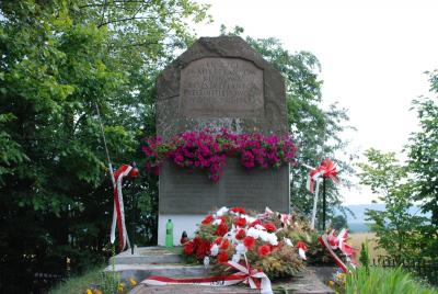 Pomnik ofiar egzekucji w 1943 roku - Klonów