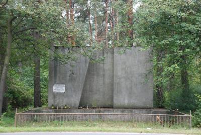 Pomnik w miejscu masowych straceń 1939-1945