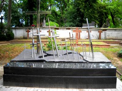 Pomnik pamięci Polaków pomordowanych na Wołyniu i Kresach Południowo-Wschodnich - Sandomierz