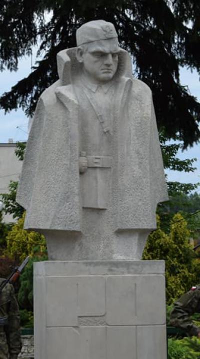 Pomnik mjr Jana Piwnika ps. „Ponury” - Wąchock