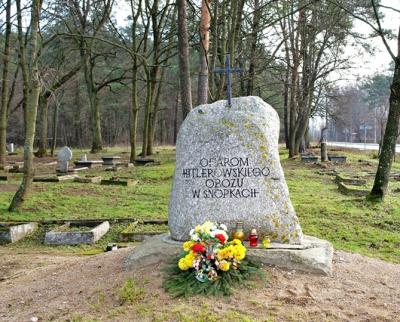 Obelisk pamięci ofiar obozu pracy - Snopki