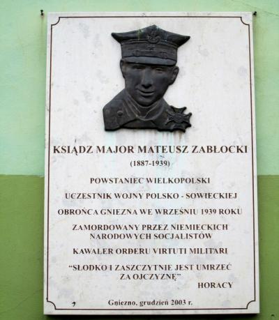 Tablica upamiętniająca księdza majora Mateusza Zabłockiego - Gniezno