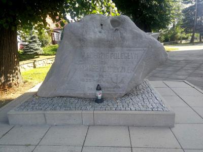 Głaz upamiętniający poległych za Wiarę i Ojczyznę - Łęki Wielkie