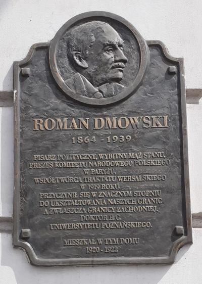 Tablica upamiętniająca miejsce zamieszkania Romana Dmowskiego - Poznań