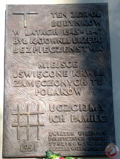 Tablica upamiętniająca ofiary stalinizmu