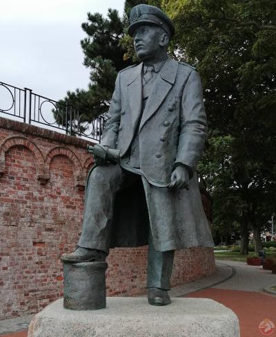 Pomnik Komandora Mieszkowskiego - Kołobrzeg